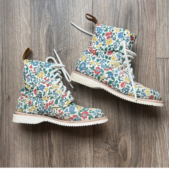 Dr. Martens X Liberty Floral Evan Boots | 6 - Picture 9 of 9